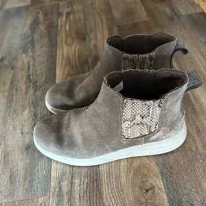 Hey Dude Vic Suede Fossil Ankle Boots with Snakeskin Accent Sz 8